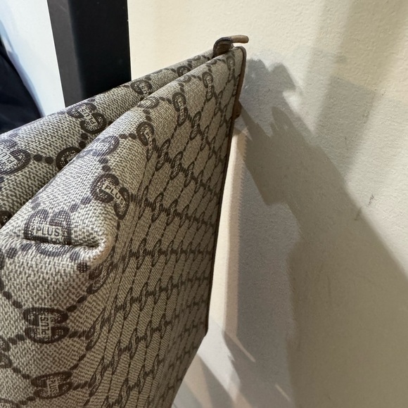 Gucci Brown Toiletry Bag with Monogram Design - Picture 6 of 13